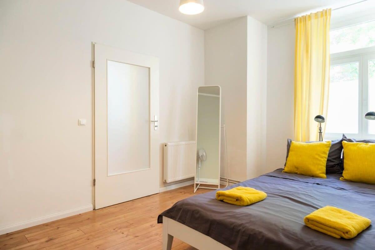 Appartamento Cosy Two Br Self Checkin Street Parking Berlino