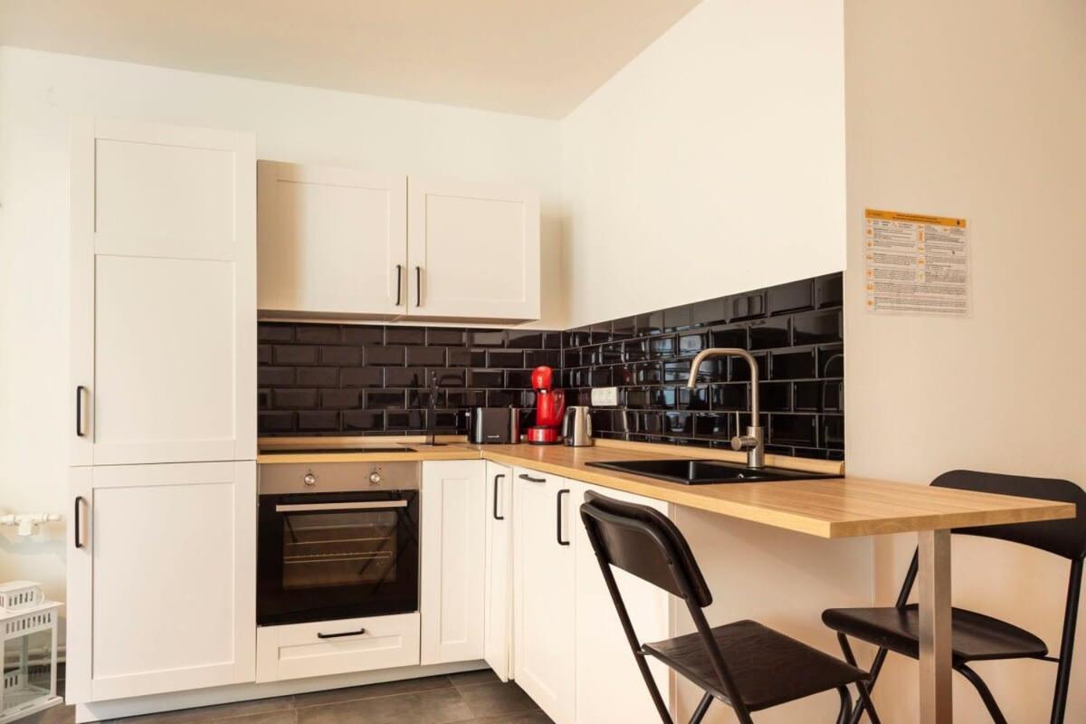 Appartamento Cosy Two Br Self Checkin Street Parking Berlino