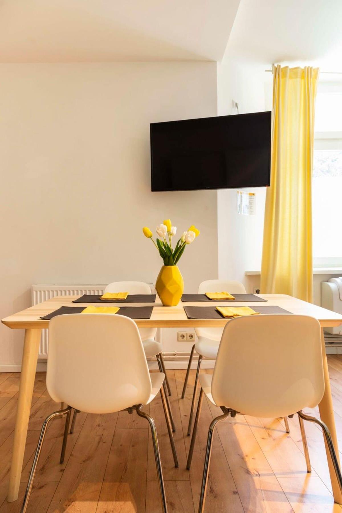 Appartamento Cosy Two Br Self Checkin Street Parking Berlino